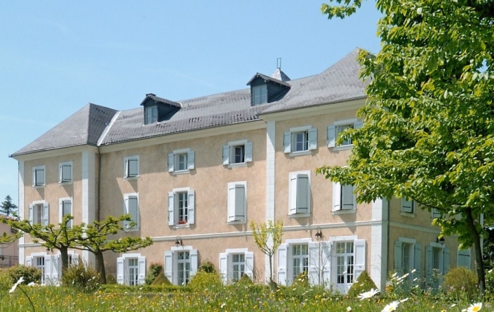 Propriété   FOIX  648 m2 895 000 € 