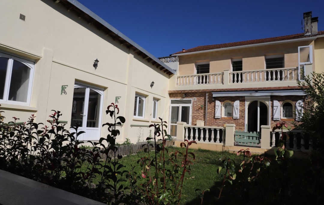 DEMEURES MAISONS PATRIMOINE : Maison / Villa | LAVELANET (09300) | 304 m2 | 210 000 € 